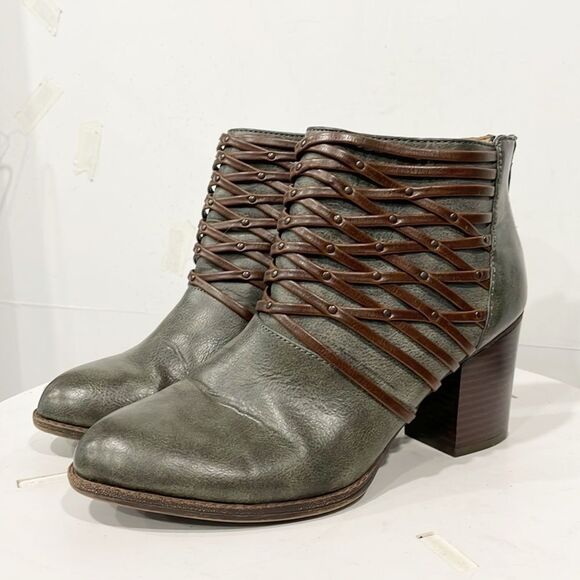 Euro By Sofft Ankle Sola Women Comfort Leather Studded Moto shoes boots 8M - Picture 1 of 13